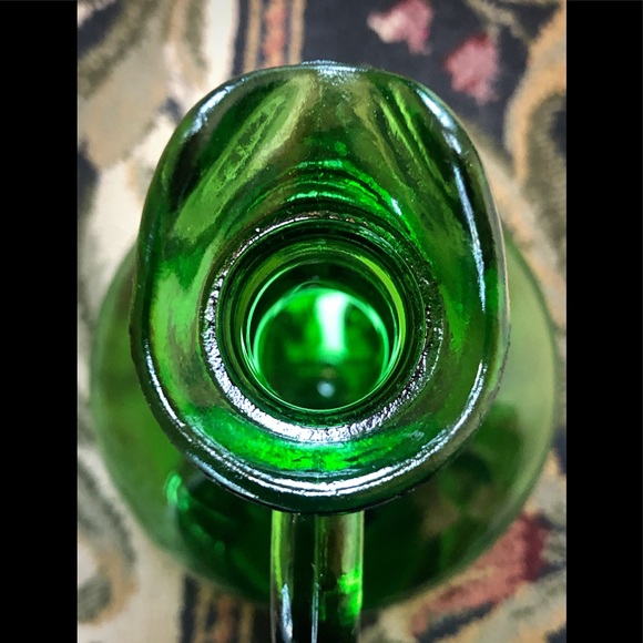 Vintage (1976) emerald green wine decanter - Picture 2 of 4